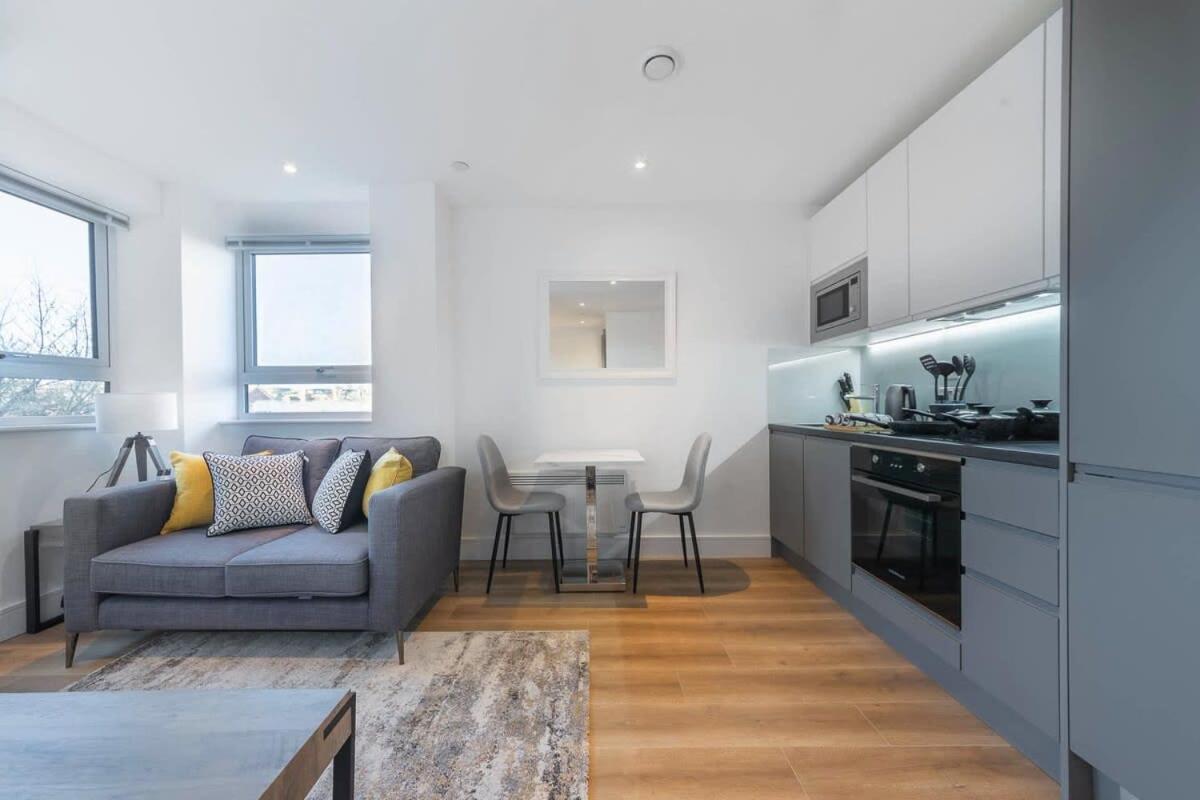 Modern Studio Apartment In East Grinstead Kültér fotó
