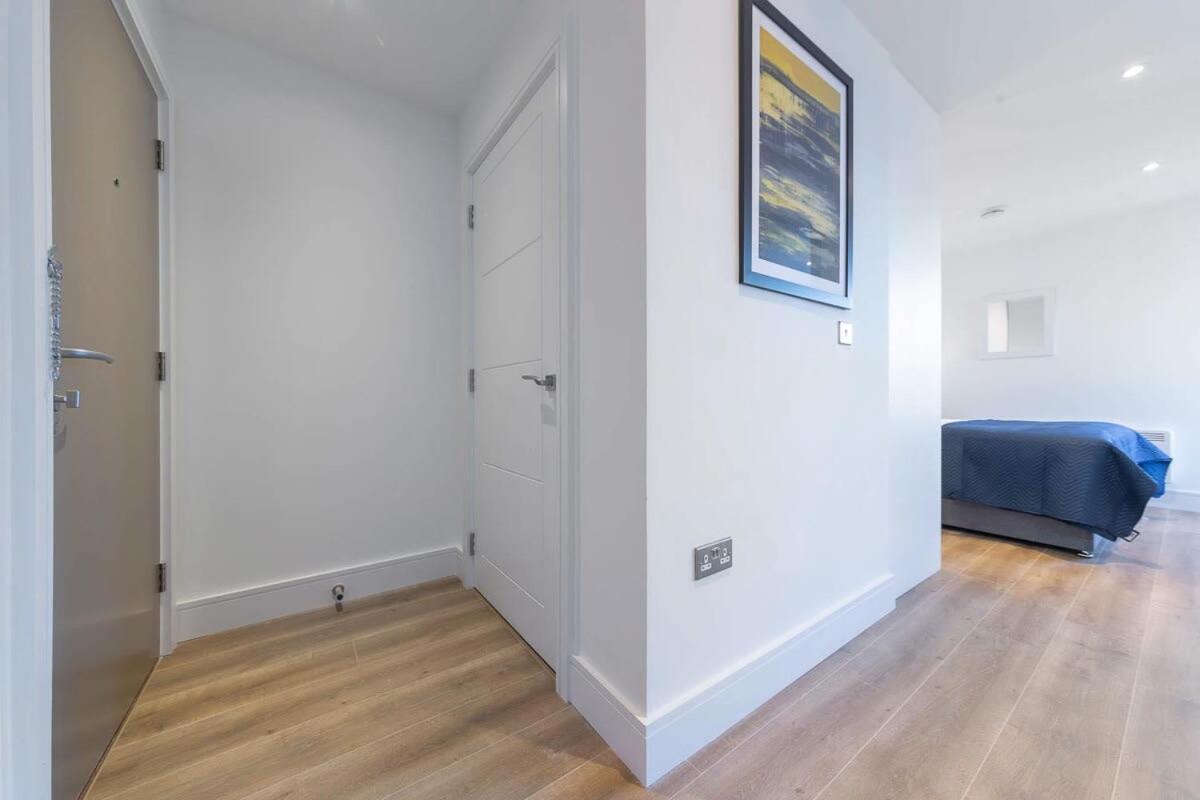Modern Studio Apartment In East Grinstead Kültér fotó