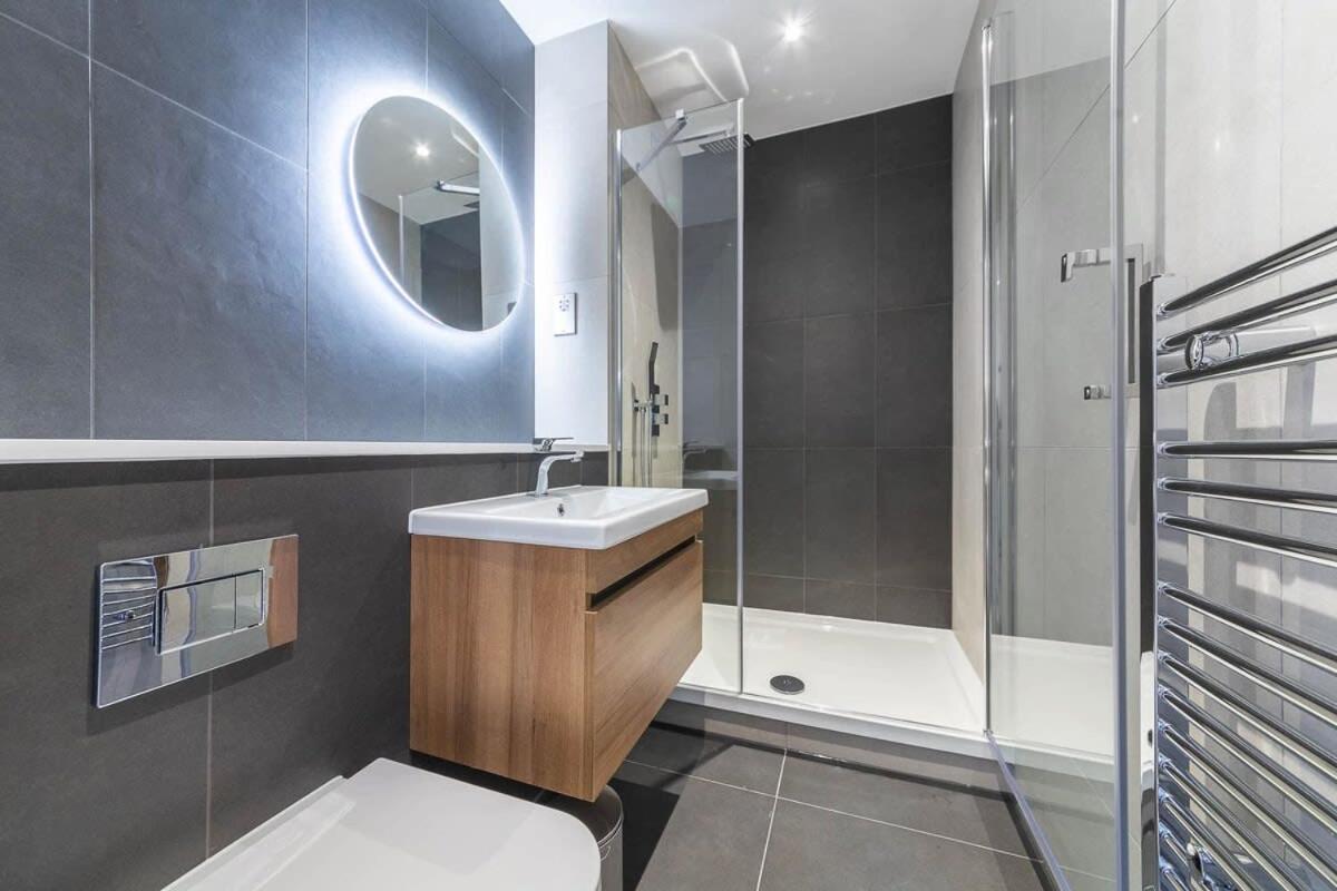 Modern Studio Apartment In East Grinstead Kültér fotó