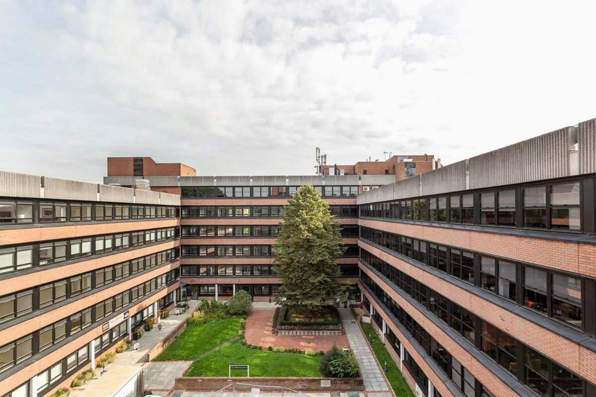 Modern Studio Apartment In East Grinstead Kültér fotó